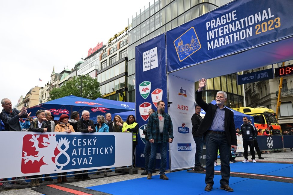 Prezident Petr Pavel na startu pražského maratonu (7. 5. 2023)