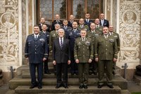 Pavel jmenoval Hlaváče generálem. Na Hradě povýšil 16 mužů včetně šéfa hasičů