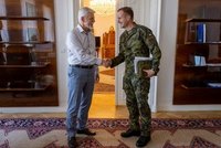 Prezident Pavel přijal na Hradě armádního náčelníka Řehku. Řešili i summit NATO