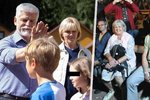 Prezident Pavel na dovolené: S manželkou Evou navštívil dětský tábor, s kancléřkou festival v Trutnově