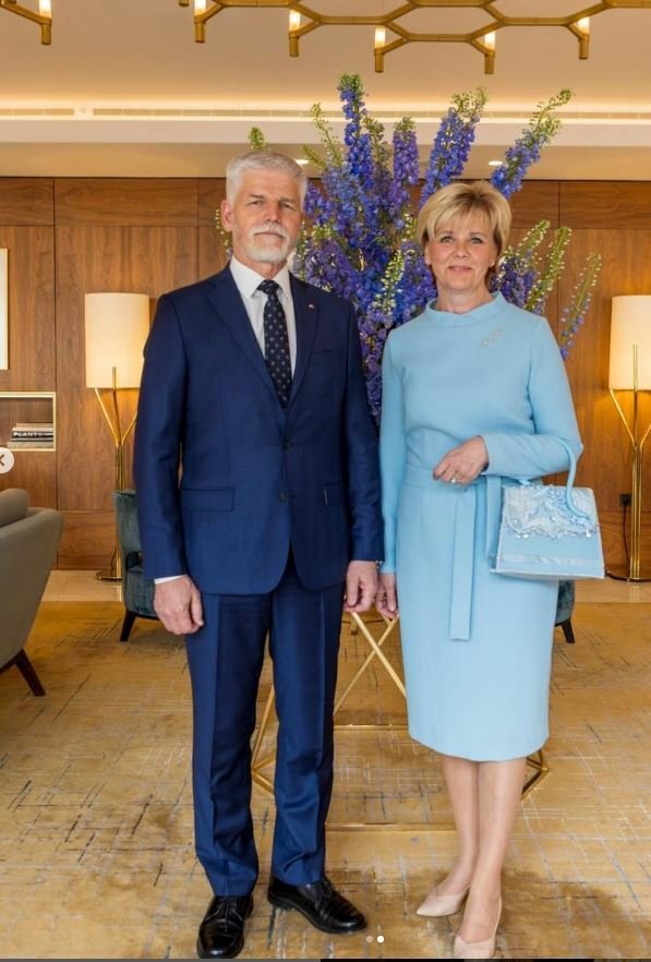 Pavlovi po návštěvě českého velvyslanectví zamířili na slavnostní recepci do Buckinghamského paláce (5.5.2023)