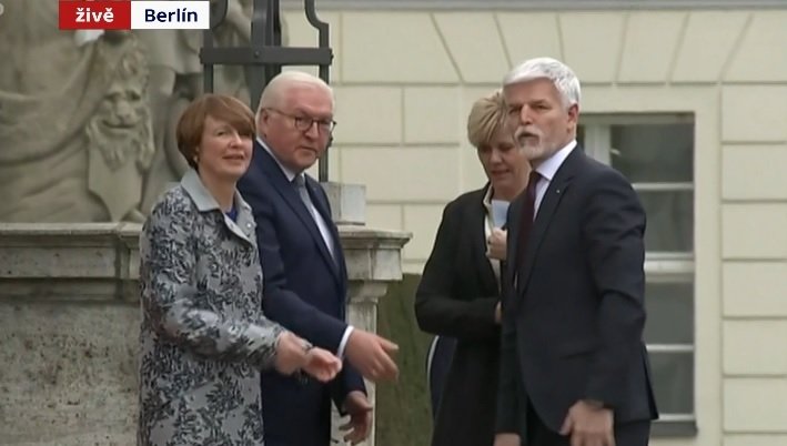 Prezidenta Pavla s manželkou Evou přijal prezident Steinmeier s chotí Elke Büdenbenderovou (21.3.2023)