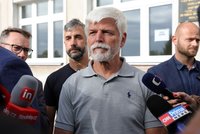 Politolog o Pavlově vyúčtování 455 tisíc: Nepředložil žádné důkazy! A kdo platil lety ochrance?