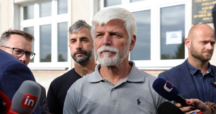 Prezident Petr Pavel odvolil v komunálních volbách v Černoučku na Litoměřicku (9. 10. 2026).