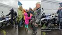 Prezident Petr Pavel usedl i přes nepříjemný déšť opět na motorku (5.8.2023)
