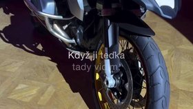 Petr Pavel dražil svou starší motorku BMW R 1250 GS (říjen 2025)