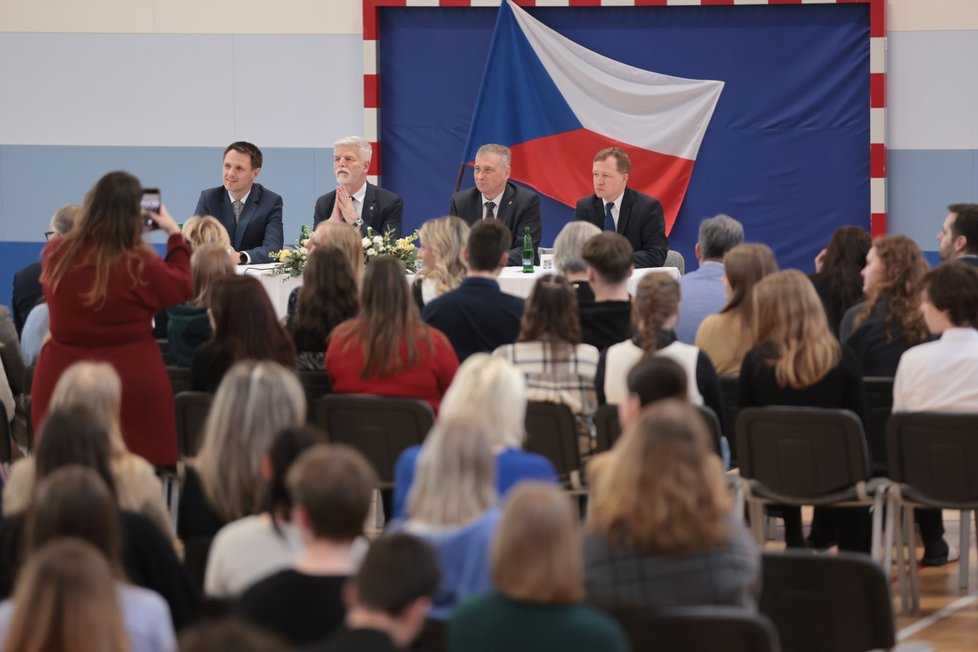 Návštěva prezidenta Petra Pavla v Moravskoslezském kraji (28.3.2023): Beseda na gymnáziu ve Frýdku-Místku
