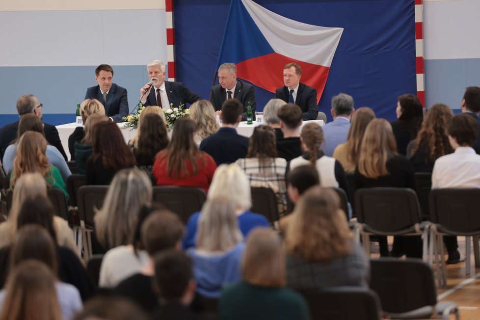 Návštěva prezidenta Petra Pavla v Moravskoslezském kraji (28.3.2023): Beseda na gymnáziu ve Frýdku-Místku