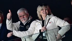 Petr a Eva Pavlovi na olympiádě v Itálii: Vyrazili fandit českým hokejistkám (6.2.2026)