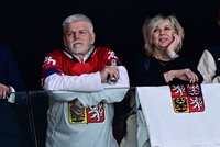 Petr Pavel s první dámou Evou na olympiádě: Pivko v Českém domě a pak fandění na hokeji!