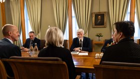 Pavel přijal na Hradě Elišku Olšákovou, předsedkyni Sdružení místních samospráv ČR (25.11.2025)