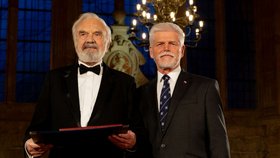 Předávání státních vyznamenání 2025: Petr Pavel a Zdeněk Svěrák (28.10.2025)