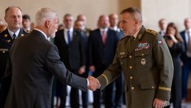 Petr Pavel na Hradě při jmenování nových generálů (28.10.2026)