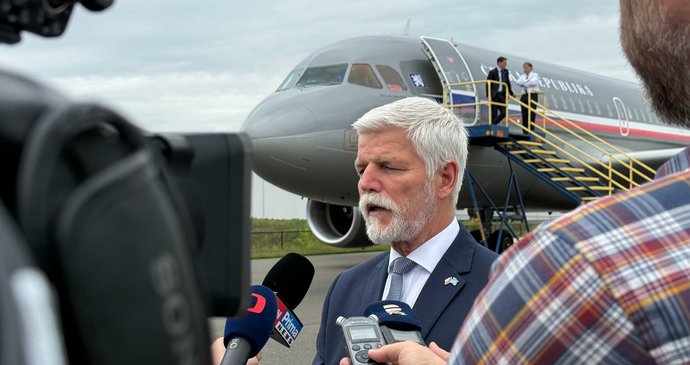 Prezident Petr Pavel na letišti v New Yorku před odletem do Bostonu (24. 9. 2025)