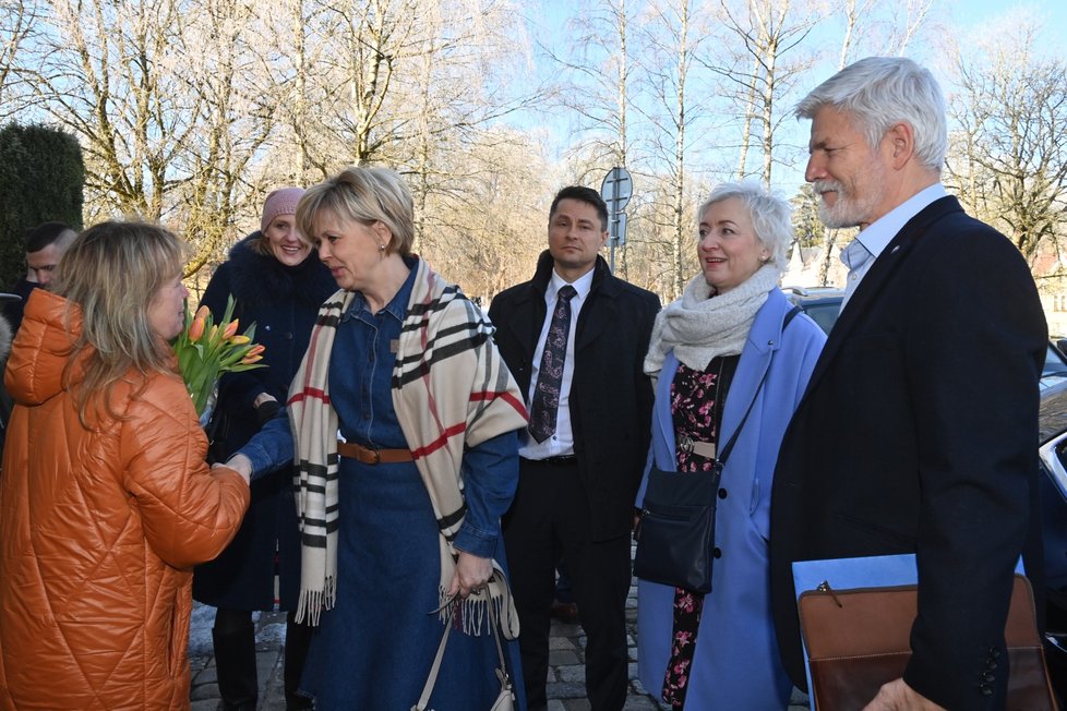 Petr Pavel v Karlovarském kraji: Příjezd zvoleného prezidenta Petra Pavla a jeho chotě Evy do Aše