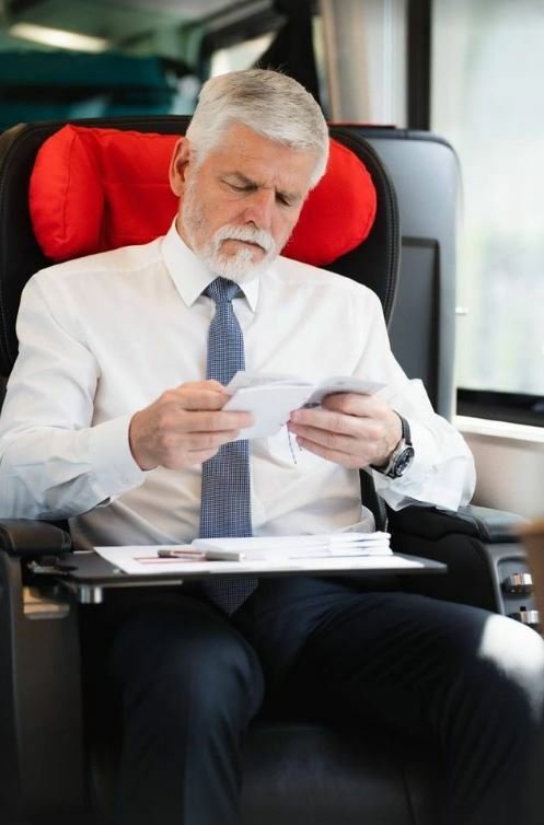 Prezident Petr Pavel ve vlaku na cestě do Rakouska (31.5.2023)