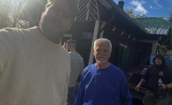 Prezident Petr Pavel se po předávání státních vyznamenání šel proběhnout na horu Říp (29.10.2025).