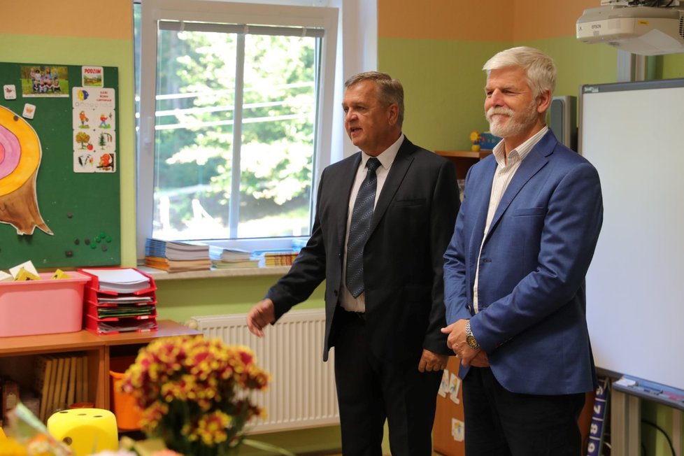 Prezident Petr Pavel zahájil školní rok v Základní a mateřské škole Regionu Karlovarský venkov (4.9.2023).