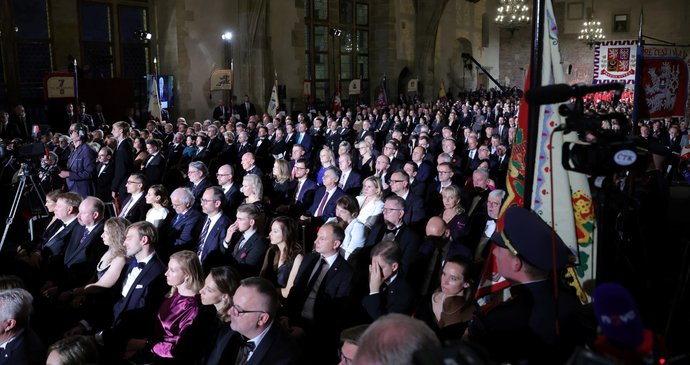 Potíže během předávání státních vyznamenání: Ve Vladislavském sále vypadl proud? (28.10.2026)
