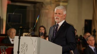 Pavel při svém čtvrtém předávání vyznamenání ocenil 51 osobností, více než loni Pavel při svém čtvrtém předávání vyznamenání ocenil 51 osobností, více než loni
