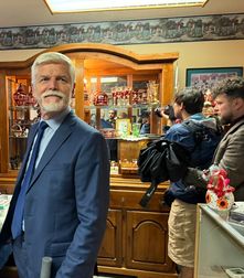 Pan prezident na dovolenou o volbách jet může. Budu volit místo něho, prozradil Petr Kolář Pan prezident na dovolenou o volbách jet může. Budu volit místo něho, prozradil Petr Kolář