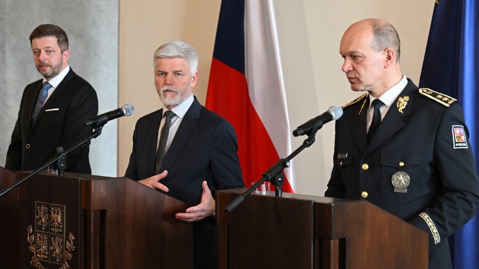Prezident Petr Pavel, ministr vnitra Vít Rakušan (STAN) a policejní prezident Martin Vondrášek o konci kontrol na Hradě (17.4.2023)