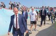 Prezident Petr Pavel si v Jihlavě vyzkoušel i skateboard. (25.5.2023)