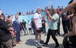 Prezident Petr Pavel si v Jihlavě vyzkoušel i skateboard. (25.5.2023)