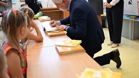 Prezident Petr Pavel se zúčastnil slavnostního zahájení školního roku a shromáždění ke 100. výročí založení Základní školy a mateřské školy T. G. Masaryka, 1. září 2026, Brodek u Konice, Prostějovsko.