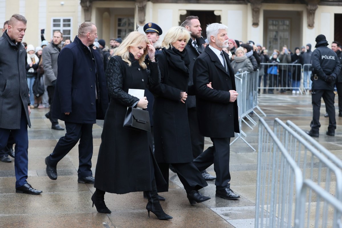 Pohřeb Karla Schwarzenberga: Petr Pavel, Eva Pavlová a Zuzana Čaputová