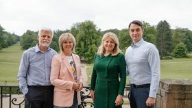 Pavel a Čaputová: Dojetí v divadle, společná noc v Lánech a ranní procházka s Rizmanem a Evou Pavlovou