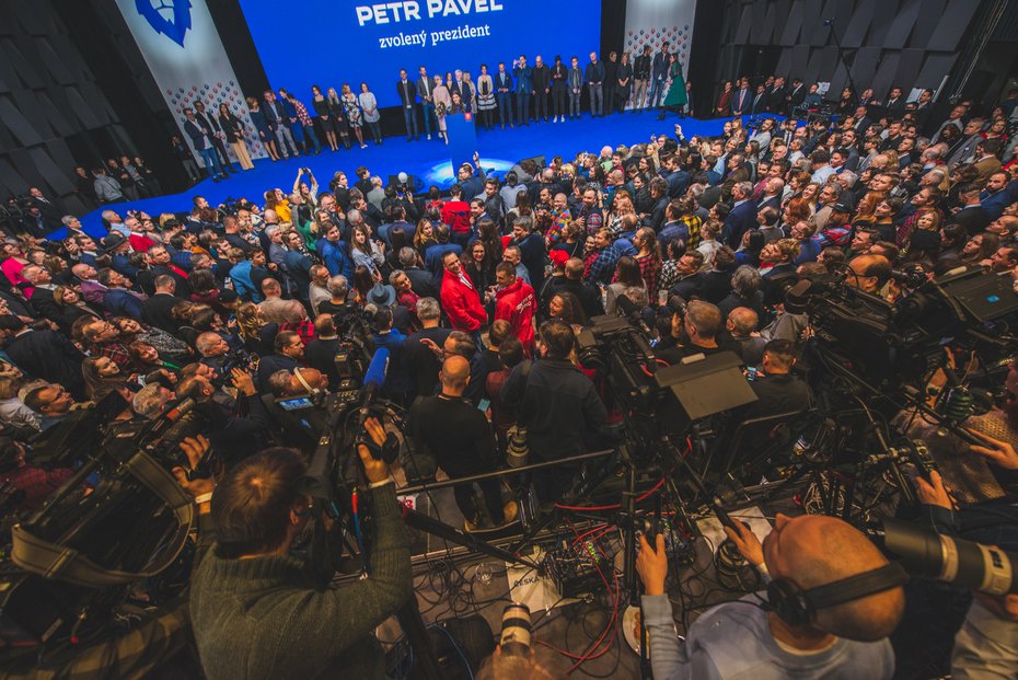 Po projevech a představení volebního týmu Petra Pavla přišla řada i na dotazy novinářů