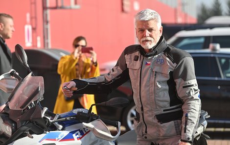 Zvolený prezident Petr Pavel na pražském veletrhu Motocykl