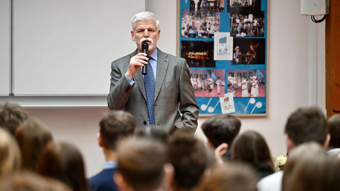 Prezident Petr Pavel na návštěvě základní školy Generála Františka Fajtla v Letňanech Prezident Petr Pavel na návštěvě základní školy Generála Františka Fajtla v Letňanech