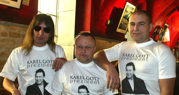 Brichta s Pečeným a Fanánkem společně probírají kampaň Gott for President.