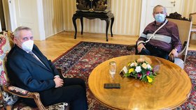 Prezident Miloš Zeman převzal rezignaci šéfa antimonopolního úřadu Petra Rafaje.