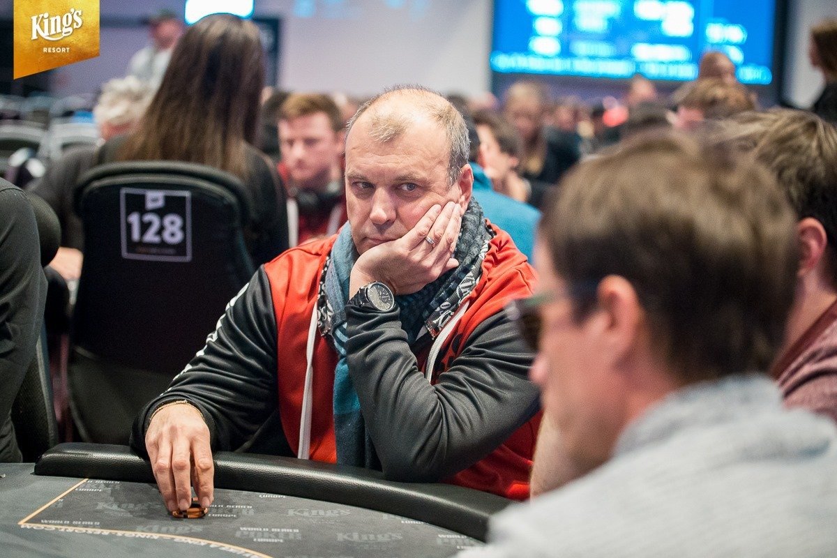 Petr Rychlý je vášnivým hráčem pokeru.