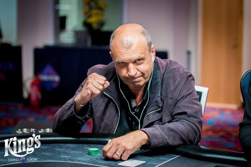 Petr Rychlý je vášnivým hráčem pokeru.