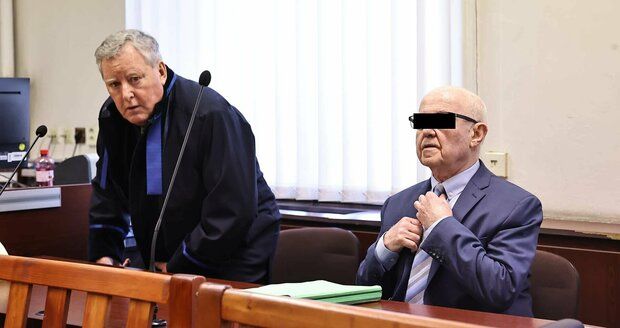 Zkušený psychiatr (77) před soudem: Pacientku nutil, ať ho na zádech vozí po ordinaci?!
