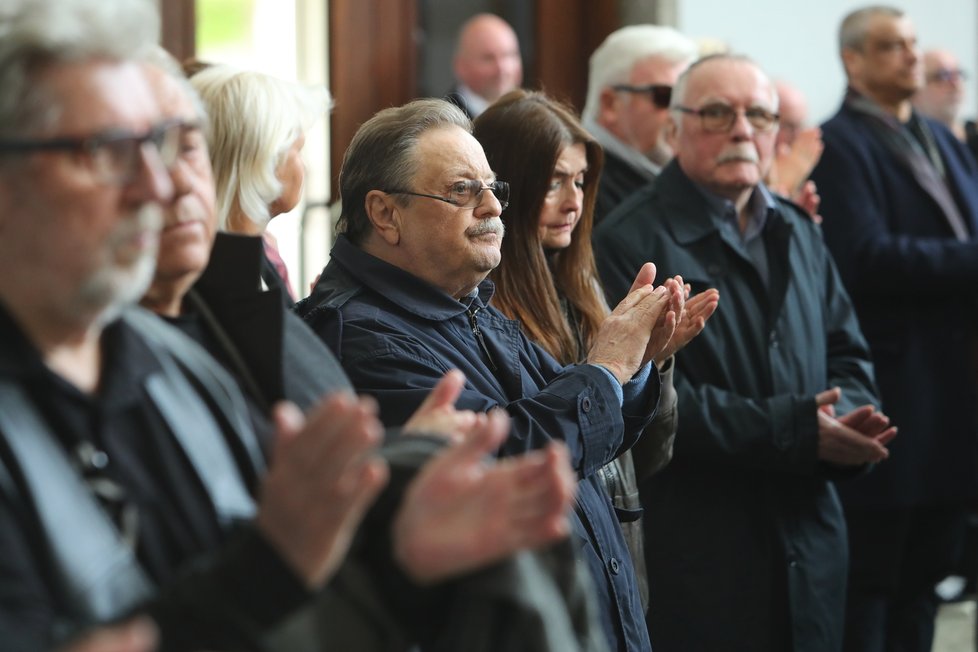 Červenec 2018 S manželkou Miluškou se po dvou letech zdravotních útrap vrátil na jeviště.