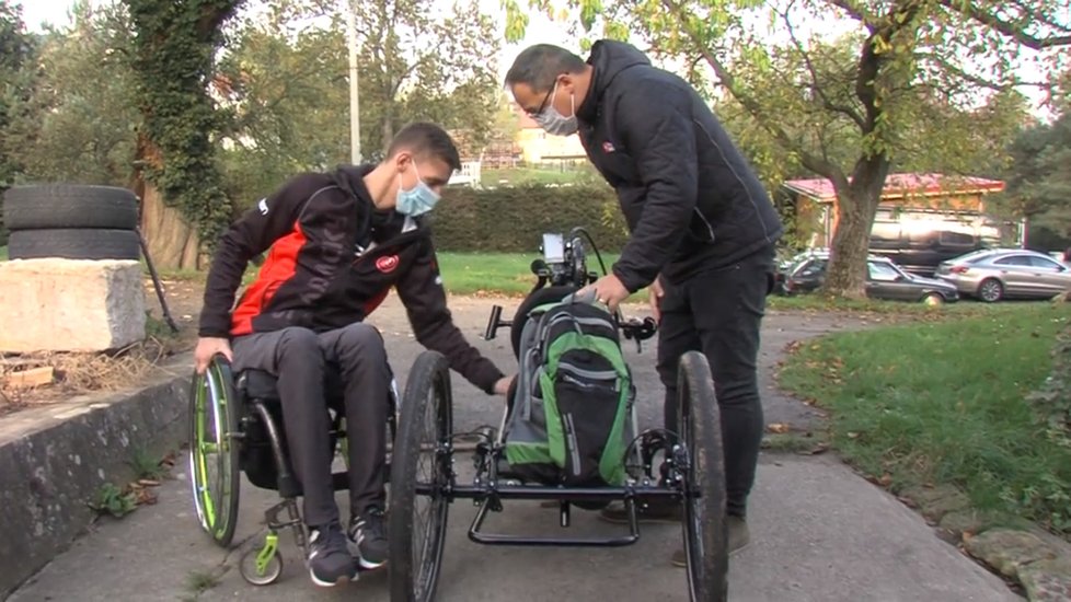 Handicapovanému Petrovi (22) zloděj ukradl kolo: Díky sbírce může nyní znovu sportovat