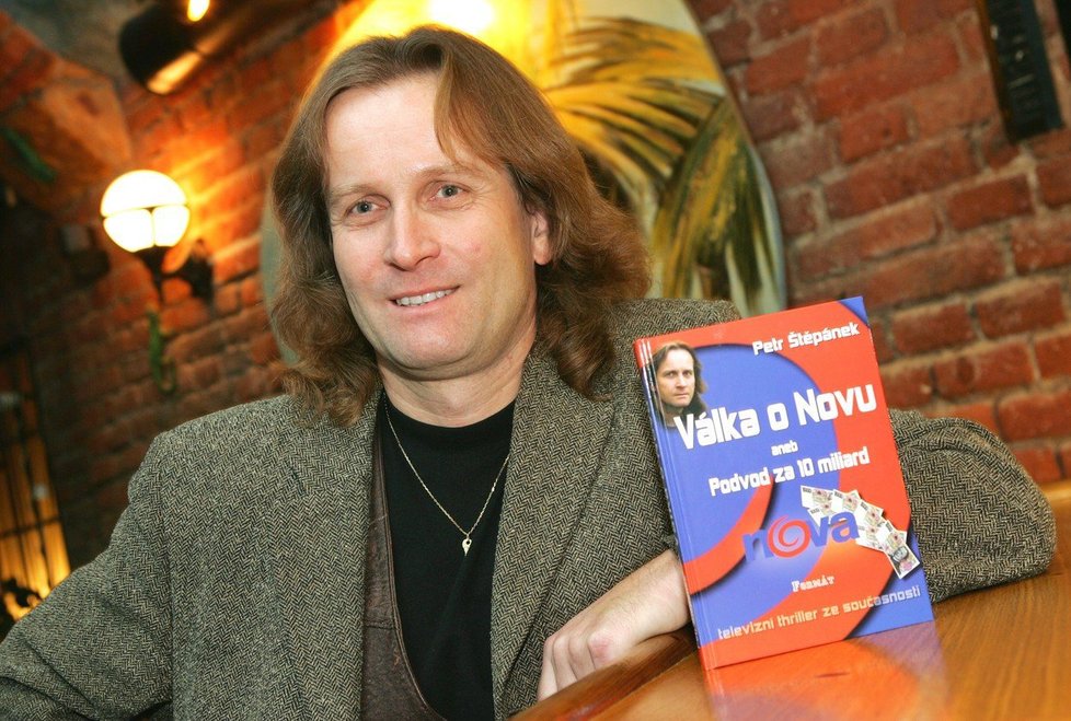 Publicista Petr Štěpánek při křtu jedné ze svých knih
