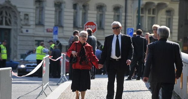 Pár se na veřejnosti objevoval vždy ruku v ruce