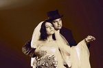 Novomanželé Svobodovi nafotili opravdu extravagantní svatební fotografie