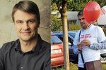 Petr Sýkora ještě před pár dny rozdával v rámci kampaně balónky dětem. V politice ale možná kvůli útokům konkurentů skončí. Je totiž zadlužen a oponenti na to rádi upozorňují.