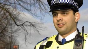 Petr Torák pracuje úspěšně ve Velké Británii jako policista.