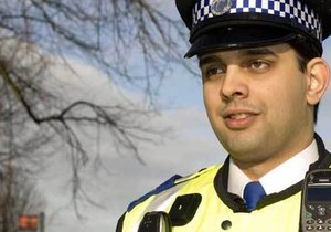 Petr Torák pracuje úspěšně ve Velké Británii jako policista.