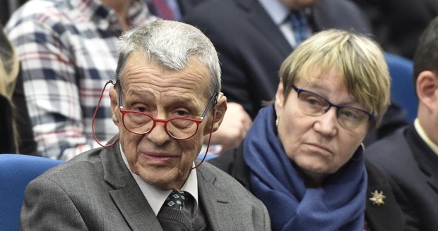 Zemřel disident a politik Petr Uhl (†80). Manžela Šabatové komunisté roky věznili