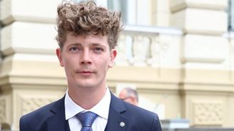 Petr Uhlík: Koupili jsme mlýn. Jsou tam duchové. Jednomu jsem musel slíbit, že se budu o dům starat Petr Uhlík: Koupili jsme mlýn. Jsou tam duchové. Jednomu jsem musel slíbit, že se budu o dům starat