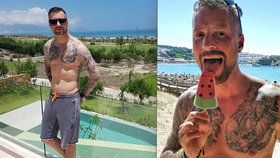 Moderátor Vágner do půl těla: Hrudník jedno velké tetování!